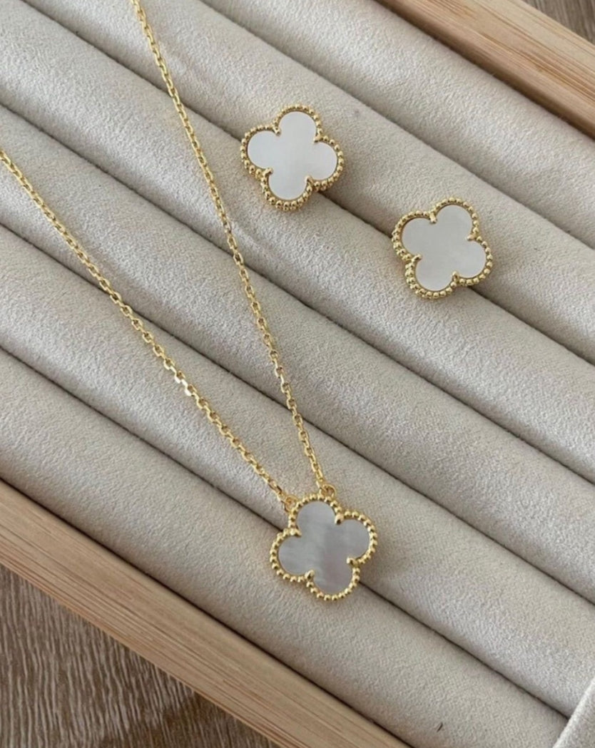 ✨ Elegant Clover Pendant Necklace & Stud Earrings Set