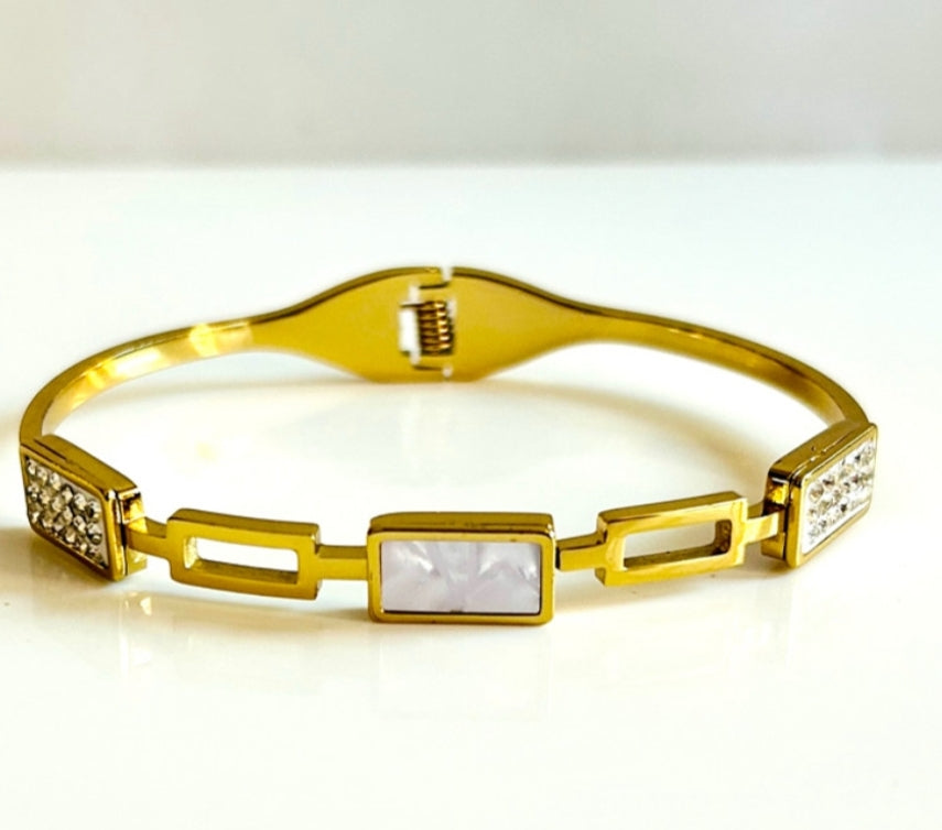 Interlicked bracelet