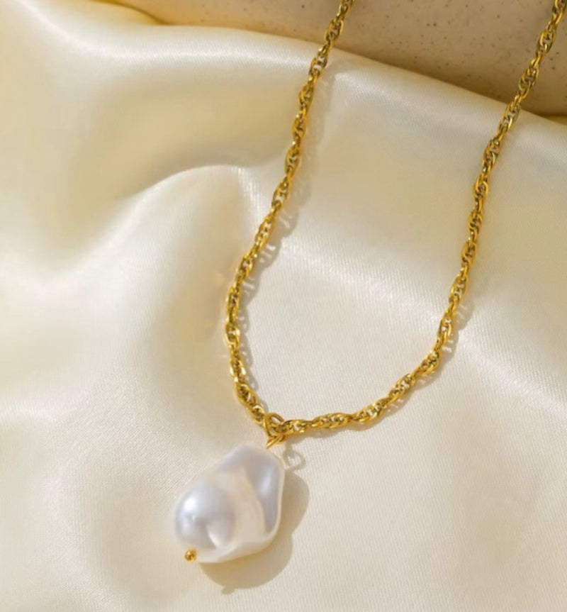 Pearl drop necklace