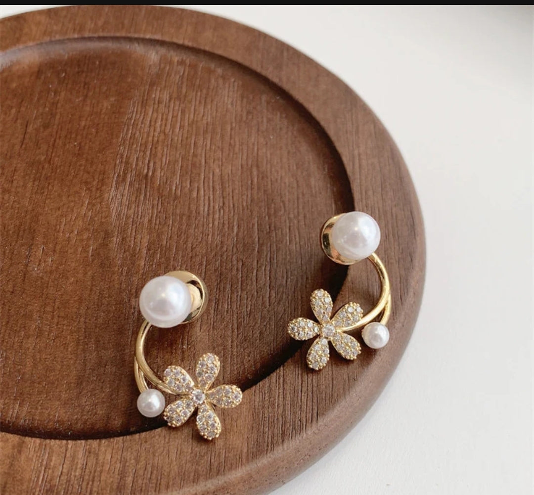 ✨ Pearl & Crystal Floral Ear Cuff Earrings