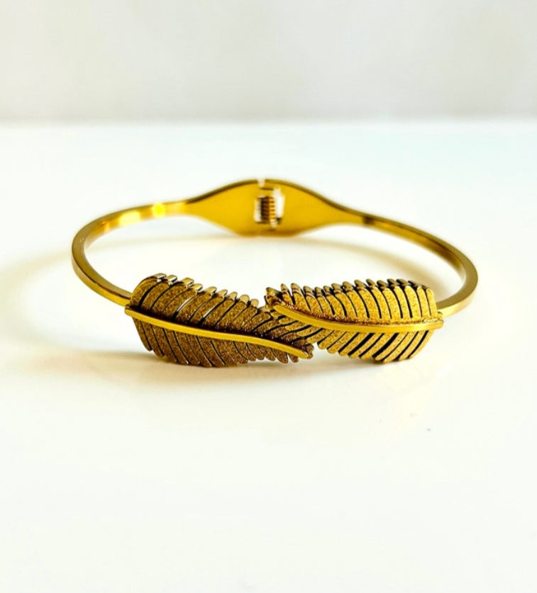 Big leaf golden adjustable bracelet