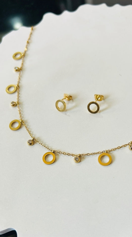 HOLLOW CIRCLE CHARM NACKLACE