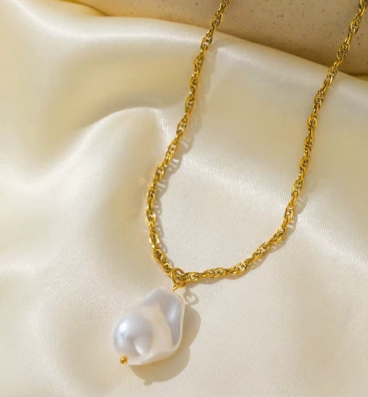 Pearl drop necklace