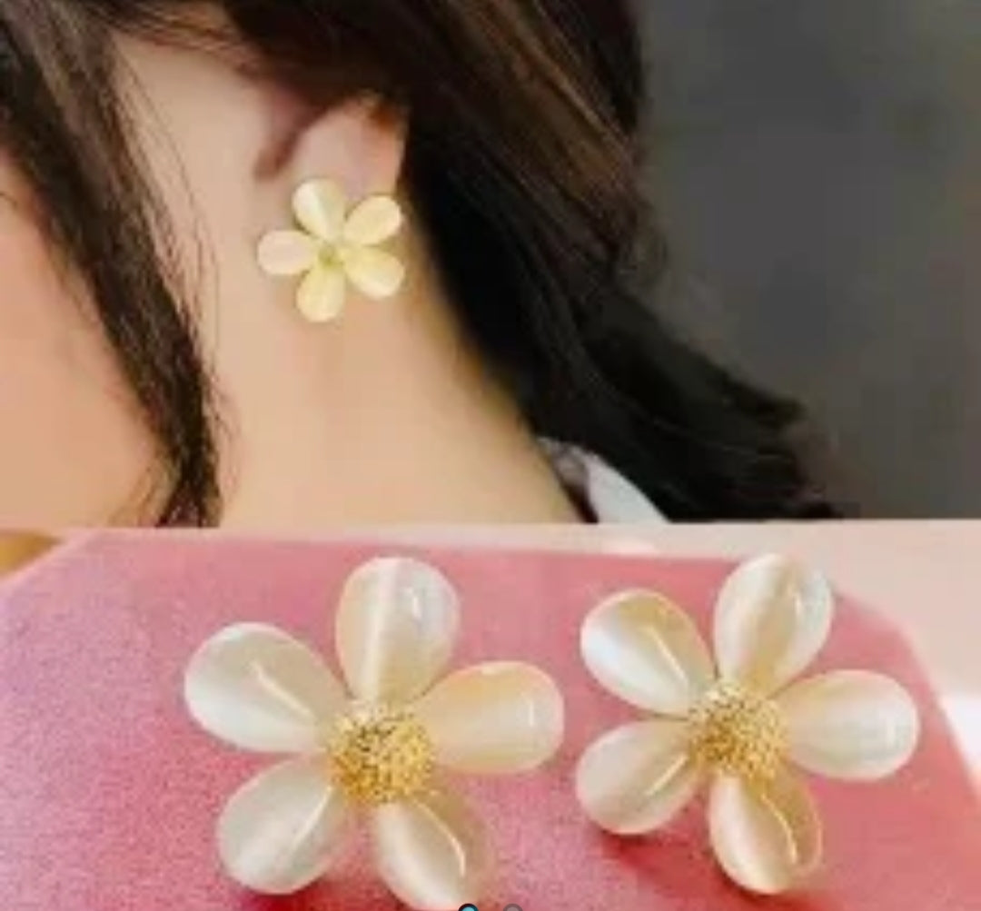 Daisy Flower Stud Earrings