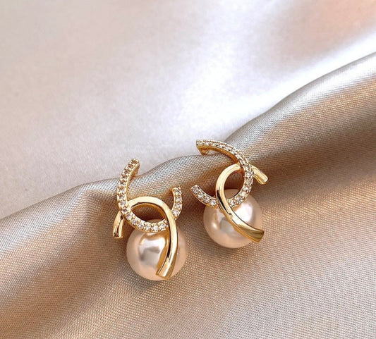 Luxe Pearl Curve Earrings